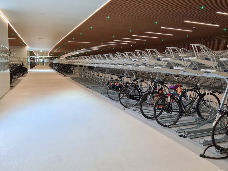 De fietsenstalling biedt plaats voor 6.000 rijwielen. (Foto: )