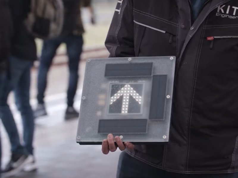 De tegel die voor een betere doorstroming moet zorgen. (Rechten: ProRail (video still-shot))