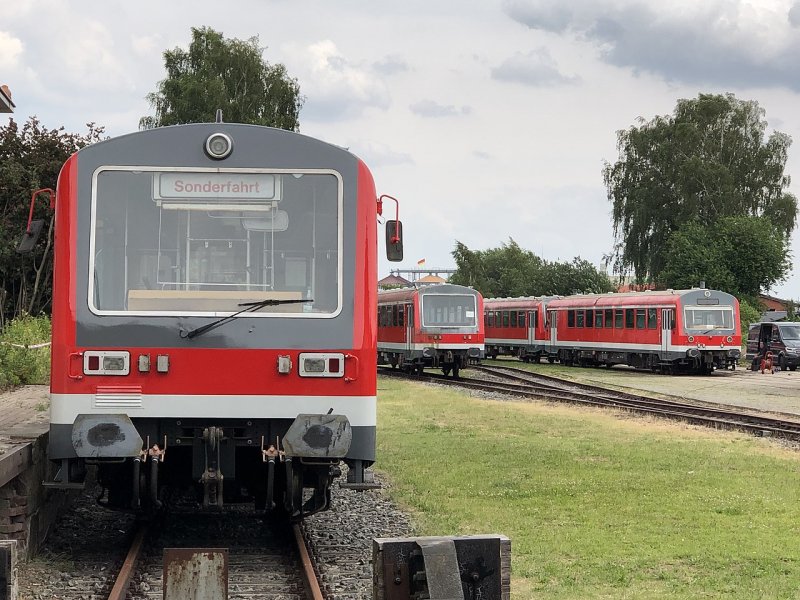 Een treinstel van de WEE, die de treinen aan de lokale spoorwegmaatschappij levert. (Foto: Dwulfing)