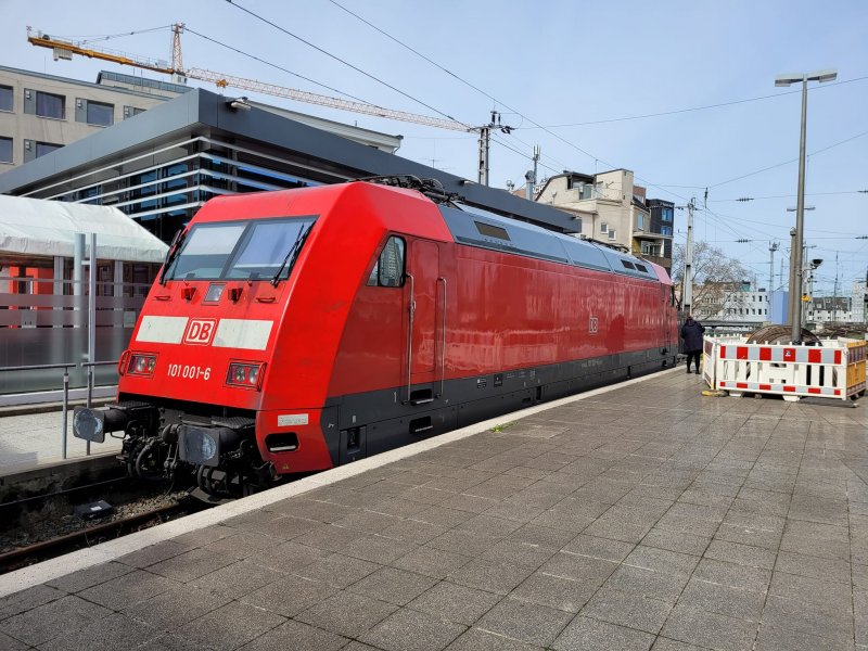 De 101.001 op het station van Keulen. (Foto: Ulrich Kissmann)