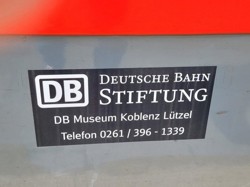 Het aangebrachte eigendomsplaatje van het Deutsche Bahn Museum (Foto: Ulrich Kissmann)