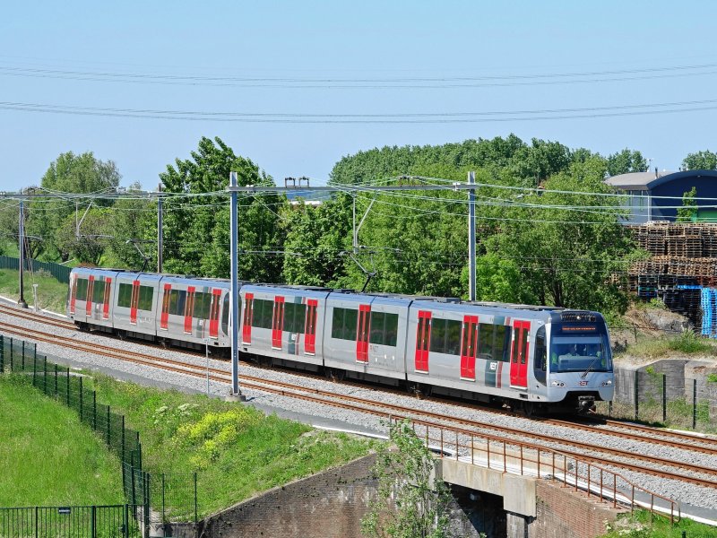 Metro naar Hoek van Holland rijdt nu eindelijk door naar zee - Treinenweb