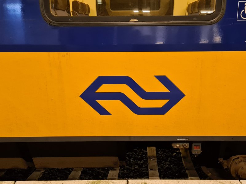 NS mag van staatssecretaris Heijnen vanaf 2025 spitsheffing invoeren. (Foto: Treinenweb)