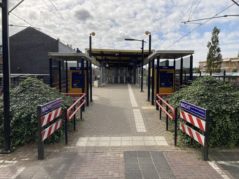 Station Heiloo, waar momenteel nog een tekort aan fietsplekken is. (Foto: SkylinesBuilder)