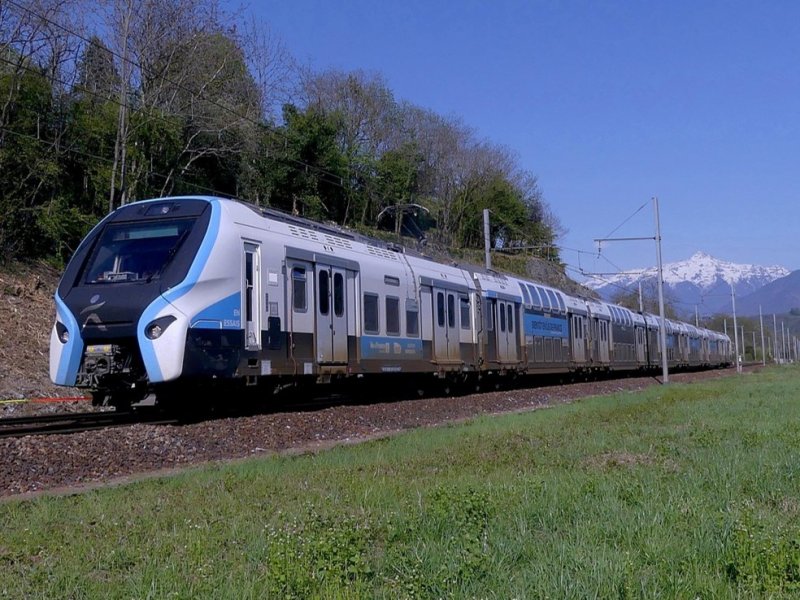Een RER-NG trein die bij de SNCF in de omgeving rond Parijs rijdt. (Foto: Florian Pépellin )