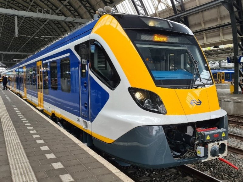 De 2788 die dinsdag zijn eerste commerciële rit maakte vanuit Amsterdam Centraal. (Foto: Treinenweb.nl)