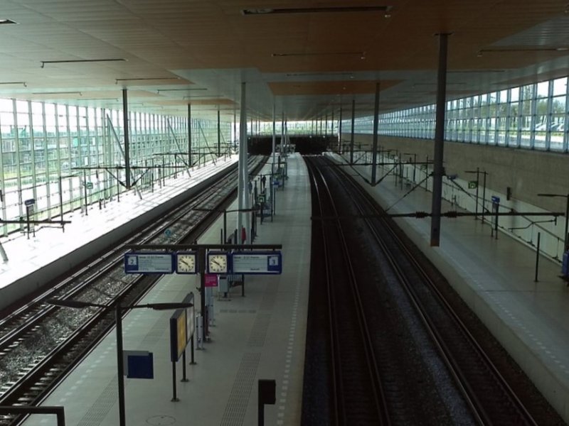Een archieffoto van de spoortunnel en station Barendrecht. (Foto: Shiznutz)