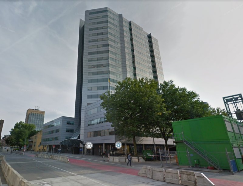 Het hoofdkantoor van NS in Utrecht, naast het centraal station. (Foto: Google Streetview)