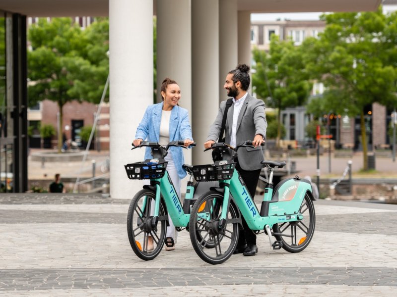 De elektrische fiets van TIER is nu via de NS-app te huur. (Foto: NS / Maaike Poelen)