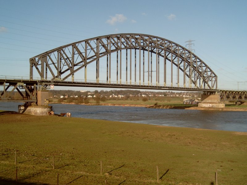 De spoorbrug bij Oosterbeek. (Foto: Michiel Verbeek)