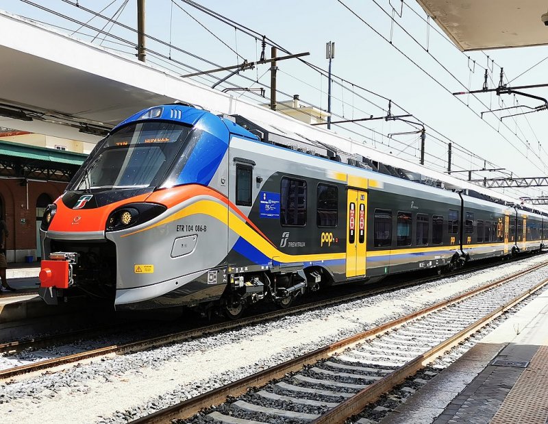 Een ETR 103 trein van Trenitalia die ook de Pop genoemd wordt. (Foto: Saggitarrius A.)