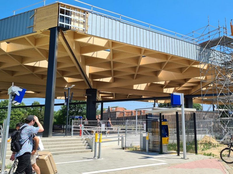 Het nieuwe station van Ede-Wageningen kreeg begin juli al vorm. (Foto: Treinenweb)