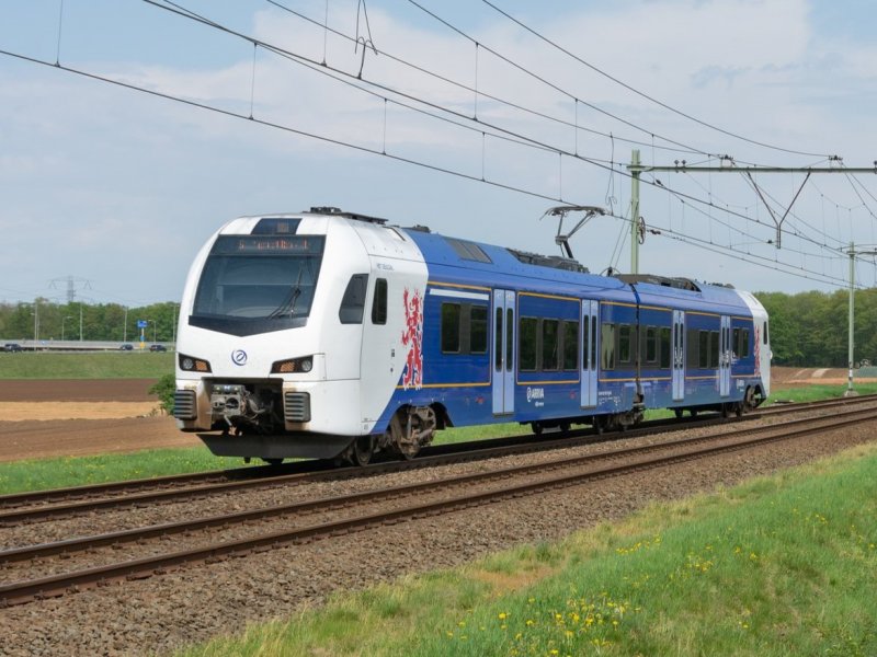 Een FLIRT van Arriva die in Limburg rondrijdt. (Foto: Rob Dammers)