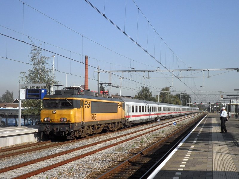 De 1700-loc voor de Intercity Berlijn op Apeldoorn. (Foto: Chris0693)