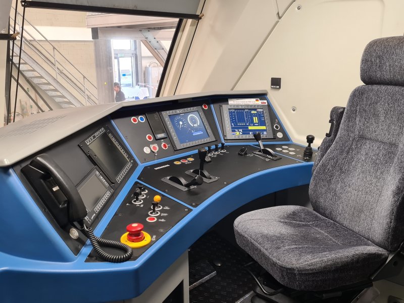 De ergonomische werkplek van de machinist die de Vectron bedient. (Foto: Treinenweb.nl)