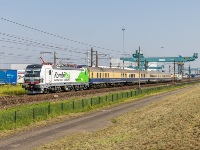 De locomotief van KombiRail tijdens een eerdere excursie. (Foto: Nedleeh)