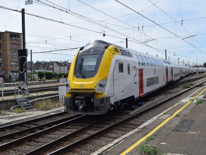 Een stam M7-rijtuigen op het spoor bij de zuiderburen. (Foto: Thijs Nuis)