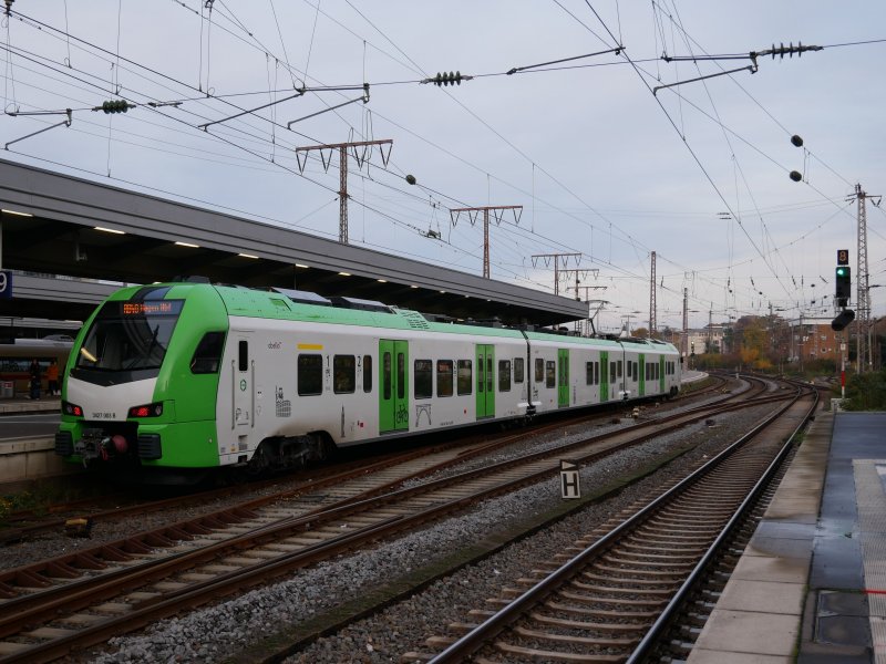 De inzet van de wit-groene Flirt-treinstellen in Nordrhein-Westfalen op Essen Hbf. (Foto: Fantaglobe11)