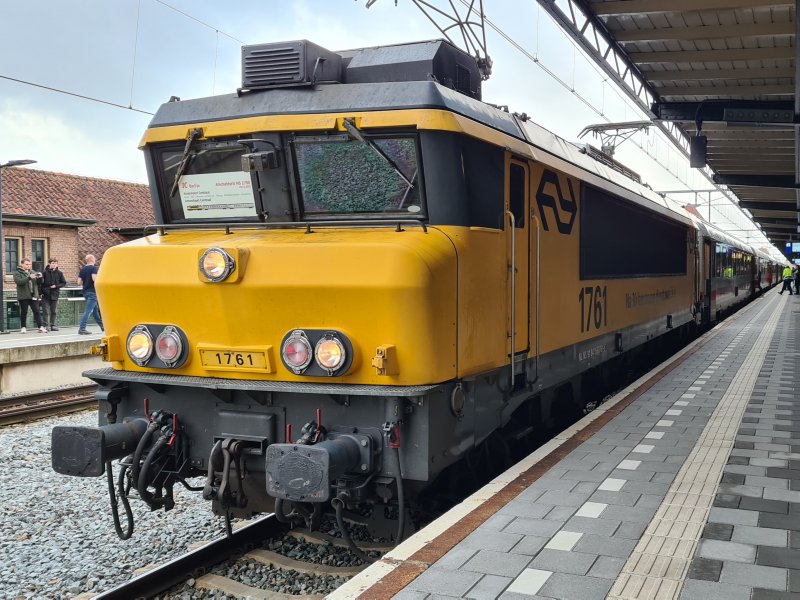 De afscheidrit tijdens een stop op station Deventer. (Foto: Treinenweb)