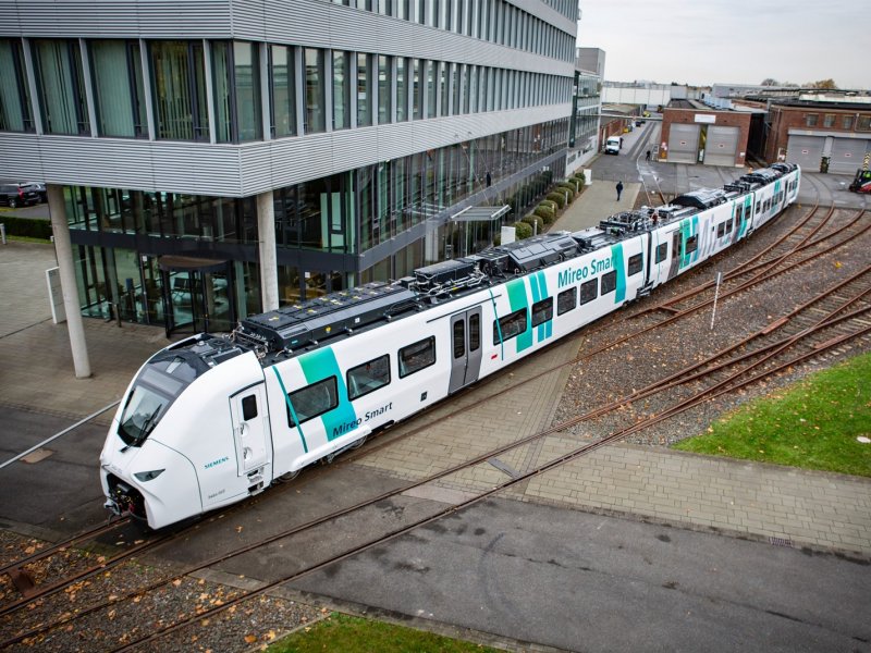 De nieuwe Mireo Smart op het werkplaatsterrein bij Krefeld (D). (Foto: Siemens AG)