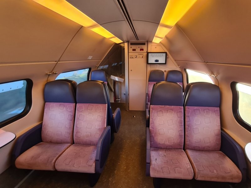Oude blauwe stoelen verdwijnen uit de NS-dubbeldekker