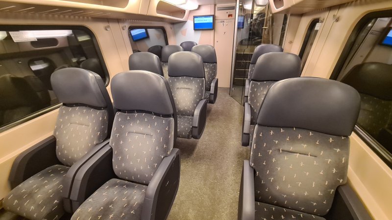 Het eerste klas interieur met de motiefjes erop. (Foto: Treinenweb.nl)