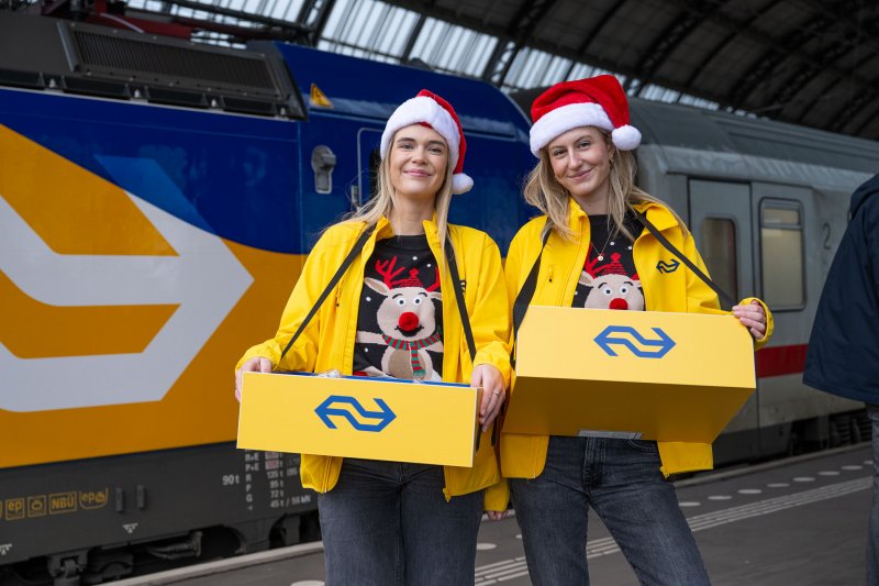 Bij het instapmoment werden er presentjes uitgedeeld door NS. (Foto: NS)