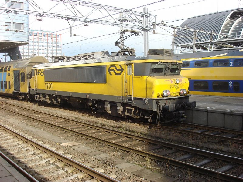 De nestor 1701 van de locomotiefserie op Amsterdam Centraal. (Rechten: Oxyman)