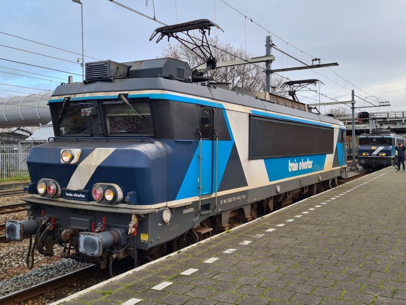 De 101001 (1781) tijdens de line-up op Rotterdam Stadion. (Rechten: Treinenweb.nl)