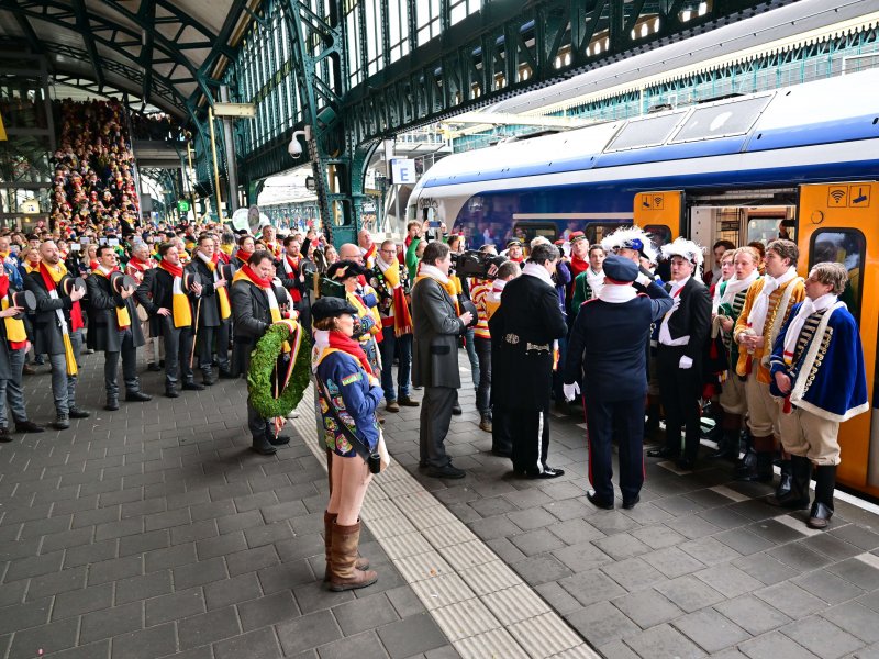 Een eerdere intocht van de Prins op station Oeteldonk. (Foto: NS/Kjell Postema)