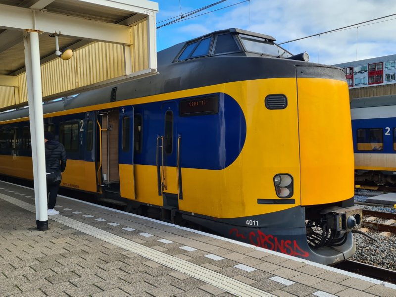 NS legt het treinverkeer zaterdagavond om 22:30 drie minuten stil na een mishandeling van conducteur.  (Foto: Treinenweb)