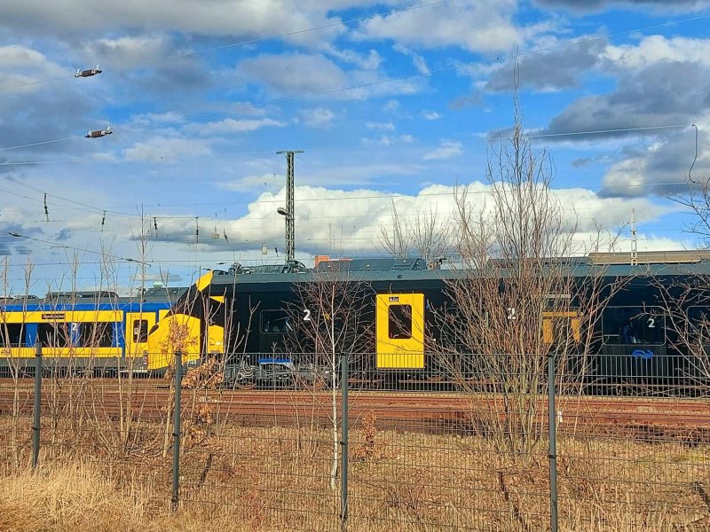 Deze trein is nog niet helemaal voorzien van de NS livrei. (Foto: Uwe Wabnitz)