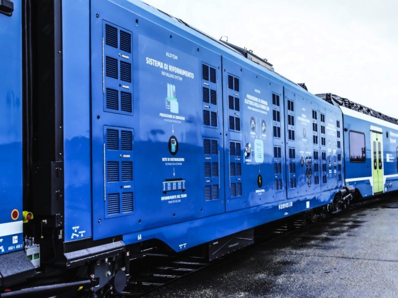 Opvallend aan de waterstoftrein is de 'power-pack' waarin de waterstof en de aandrijving in geplaatst is. Reizigers kunnen hier doorheen lopen naar het andere treindeel. (Foto: Alstom / FNM)