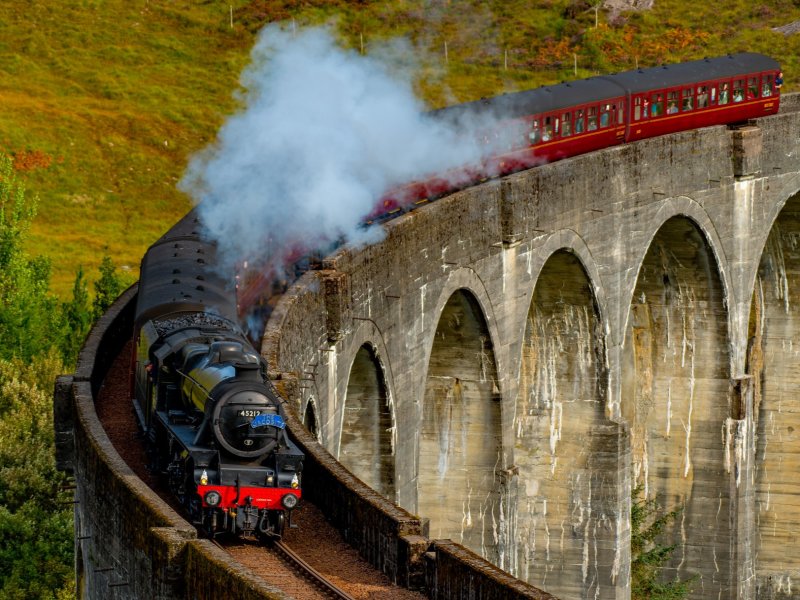 De wereldberoemde Harry Potter trein mag voorlopig niet rijden omdat deze geen centrale deurvergrendeling heeft. (Foto: Rab Lawrence)