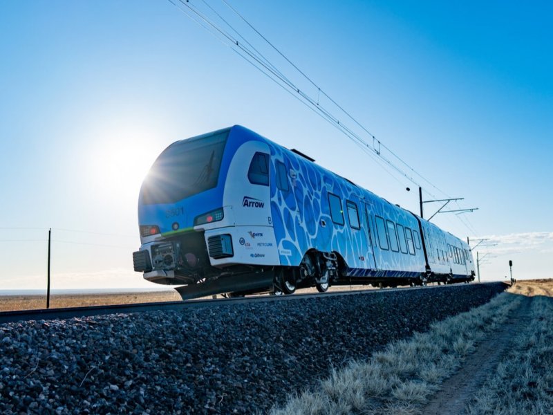 Stadler haalt met langste afstand van waterstoftrein nieuw wereldrecord binnen - Treinenweb