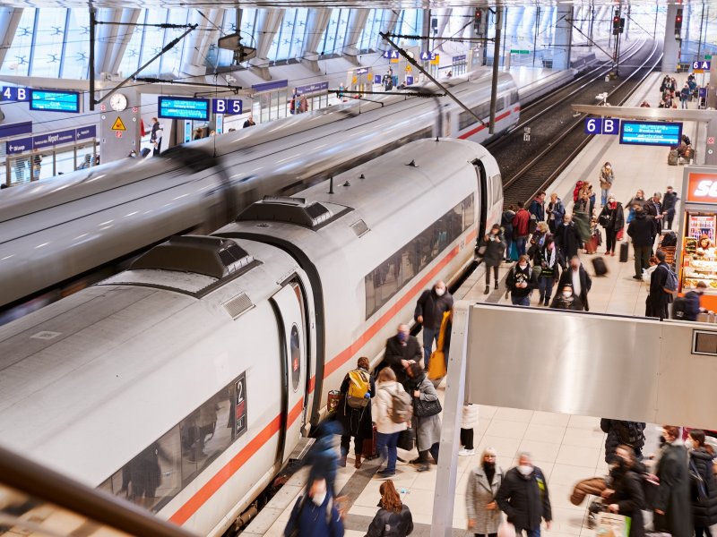 De Deutsche Bahn ziet een stijging van het aantal reizigers in het langeafstandsverkeer. (Foto: Deutsche Bahn AG / Stefan Wildhirt)