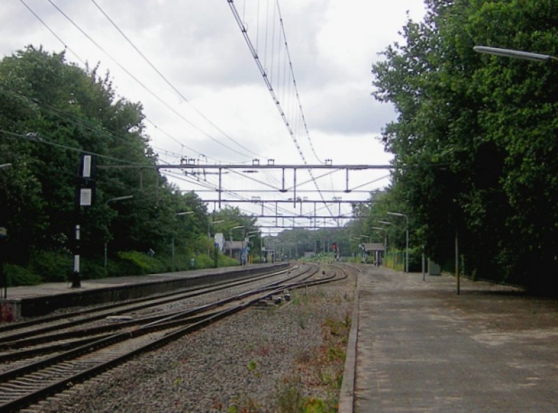 Een archieffoto van station Santpoort Noord waar het spoor naar IJmuiden opgebroken is. (Foto: Combino)