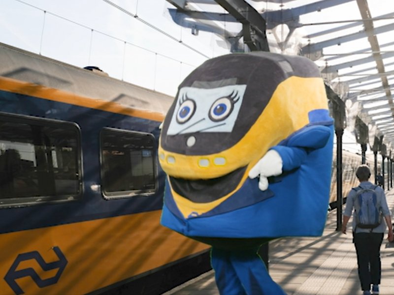 Joost 'Trein' spoort alle internationale reizigers aan om op Joost Klein te stemmen. (Foto: NS)