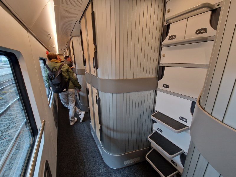 De nieuwe Nightjet naar Z�rich is ook voorzien van de kleine goedkope slaapcabines. (Foto: Treinenweb/Clayweb)