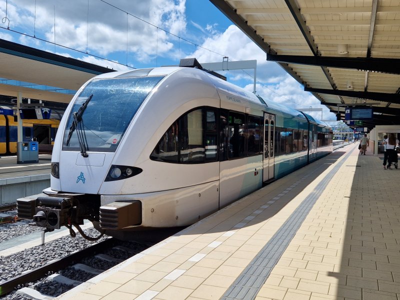 Het vernieuwde station van Groningen is op 13 juli 2025 weer geopend voor de reizigers. (Foto: Clayweb / Treinenweb)