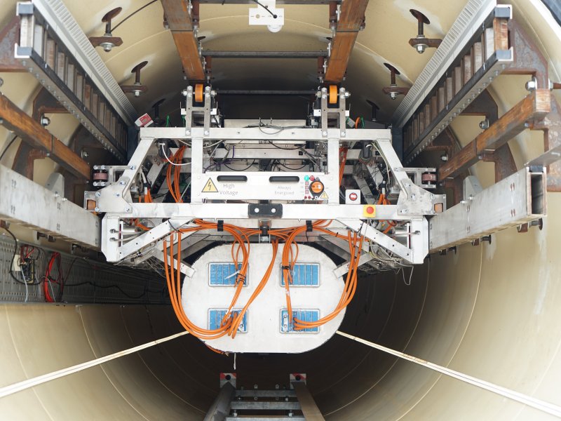 Theia werd uiteindelijk in de grote testbuis van de EHC uitgetest. (Foto: Delft Hyperloop)