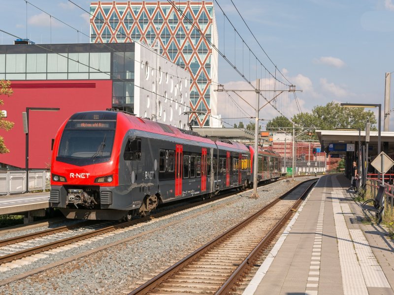Een Flirt-trein van R-net op station Gouda. (Foto: Rob Dammers / CC BY 2.0)