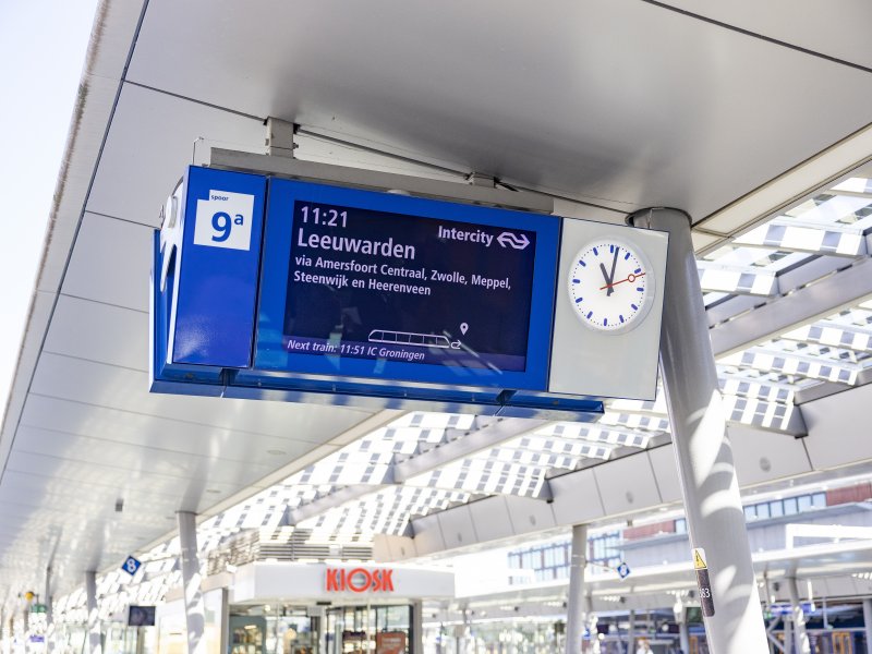 De testfase van de donkere achtergrond, waarbij de kleuren nog niet definitief zijn. (Foto: Ramon Maasdam/NS)