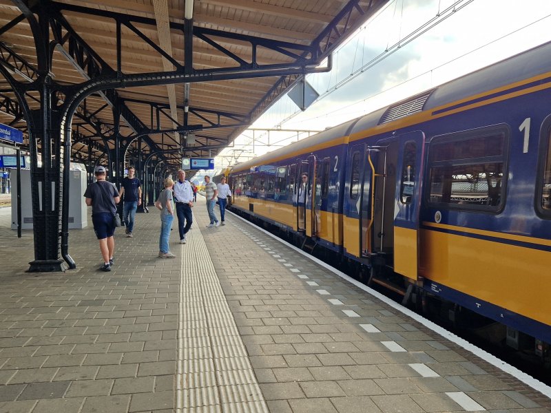 De aankomst van de trein in Roosendaal. (Foto: Clayweb / Treinenweb)