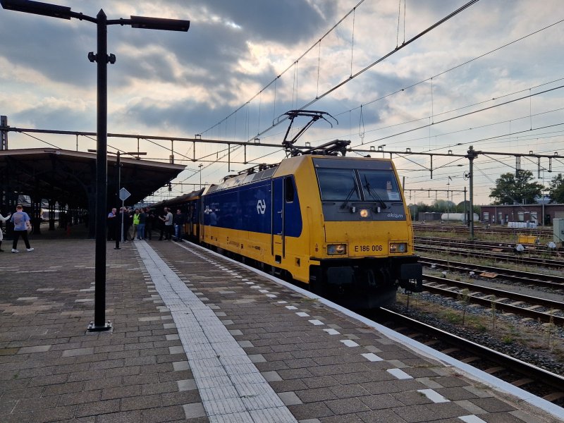 De aankomst van de trein in Roosendaal. (Foto: Clayweb / Treinenweb)