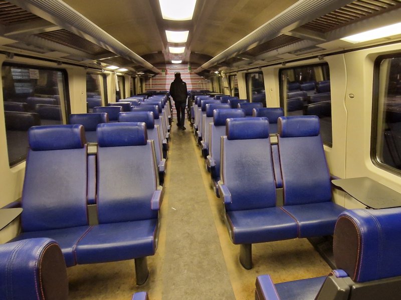 De tweede klasse coup van de ICR-rijtuigen. (Foto: Clayweb / Treinenweb)