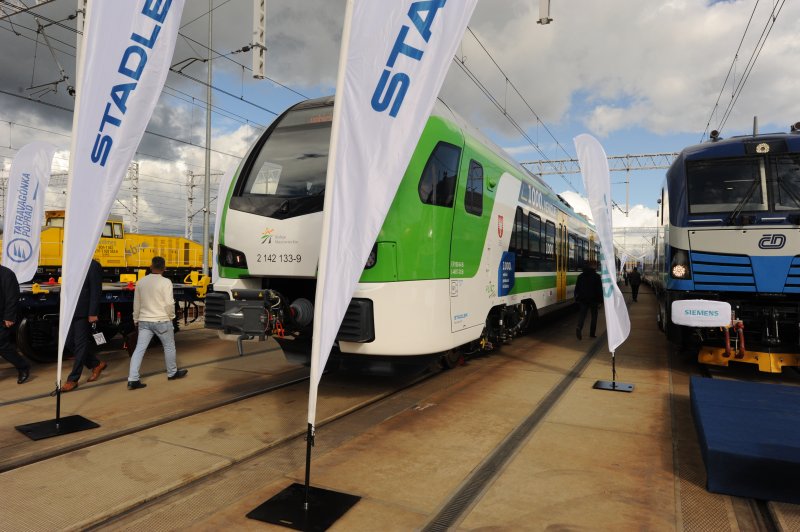 De 1.000e trein vanuit de Stadler fabriek in het Poolse Sieldlce (Rechten: Bahn-Journalist)