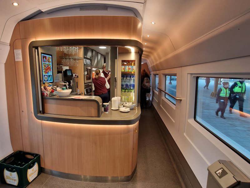 Ook de bistro is weer teruggekeerd nadat deze uit de getrokken treinen verdween. (Foto: Clayweb / Treinenweb)