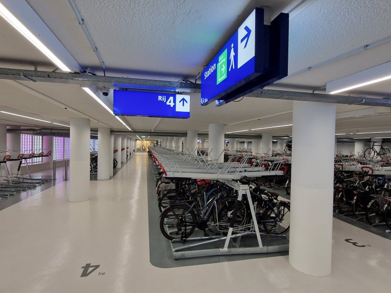 De fietsenstalling is nu nog overzichtelijker geworden. (Foto: Clayweb / Treinenweb)