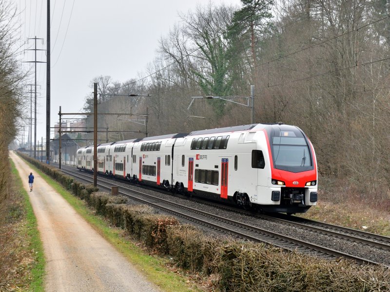 Een door Stadler gebouwde KISS bij de SBB, waarvan er uit twee eerdere aanbestedingen al ruim 150 stuks van rondrijden. (Foto: Chloe0331)